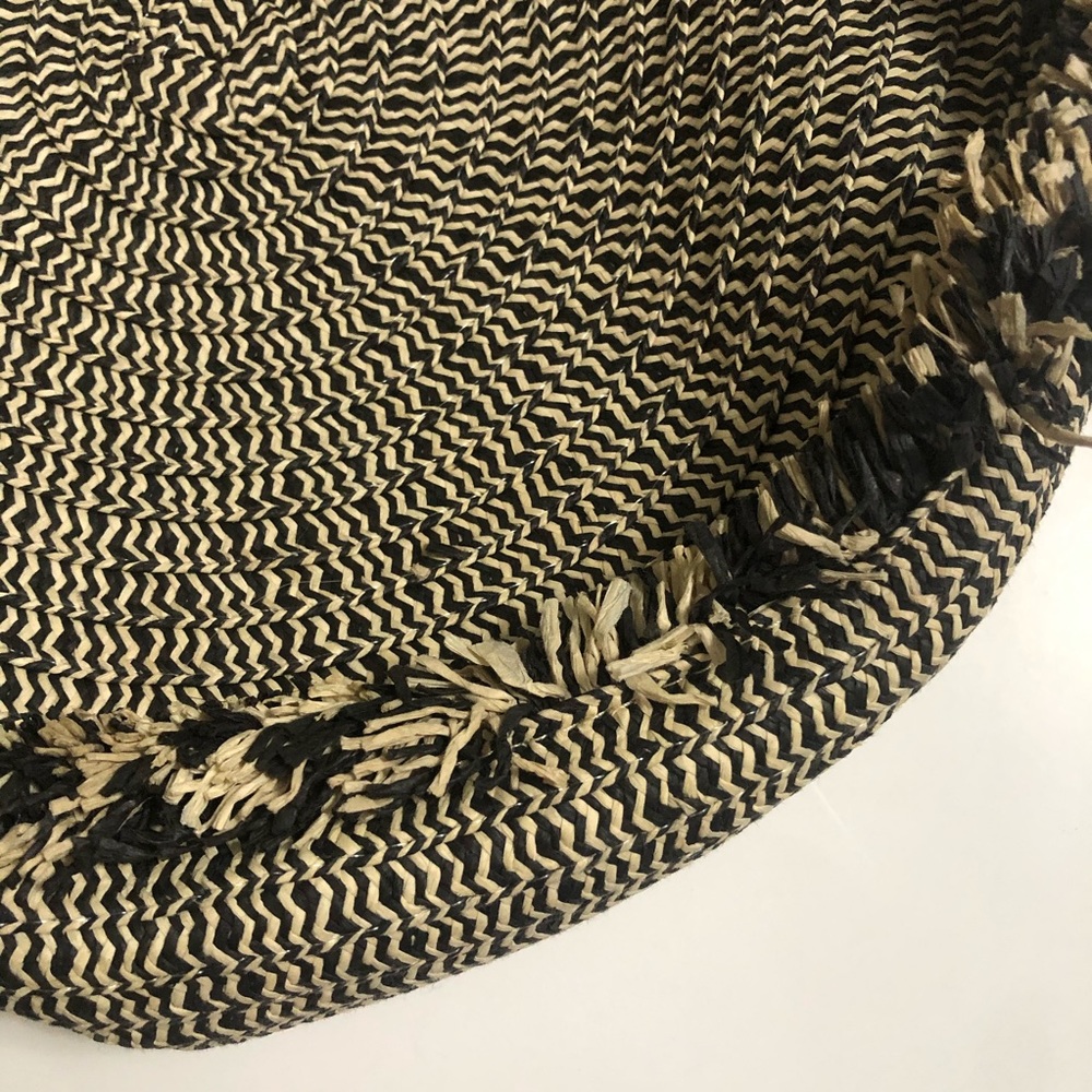 Certified vegan round woven straw tote - Picture 3 of 12